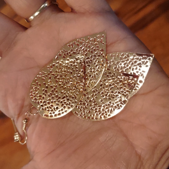 Jewelry Golden Earrings - Picture 3 of 3